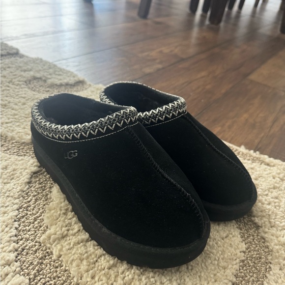 Ugg Tasman Slippers - Picture 1 of 3